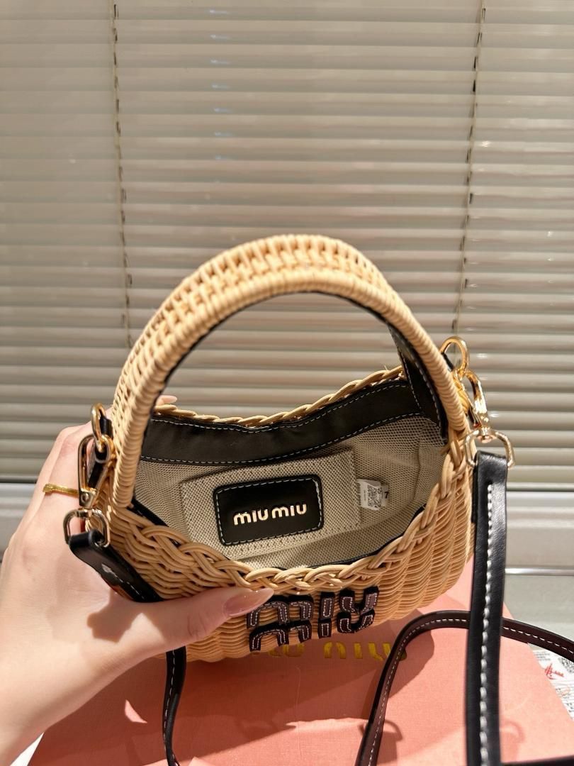 miumiu ハンドバック レディース】デザイナーズ バッグ コレクション - Miu Miu公式サイト
