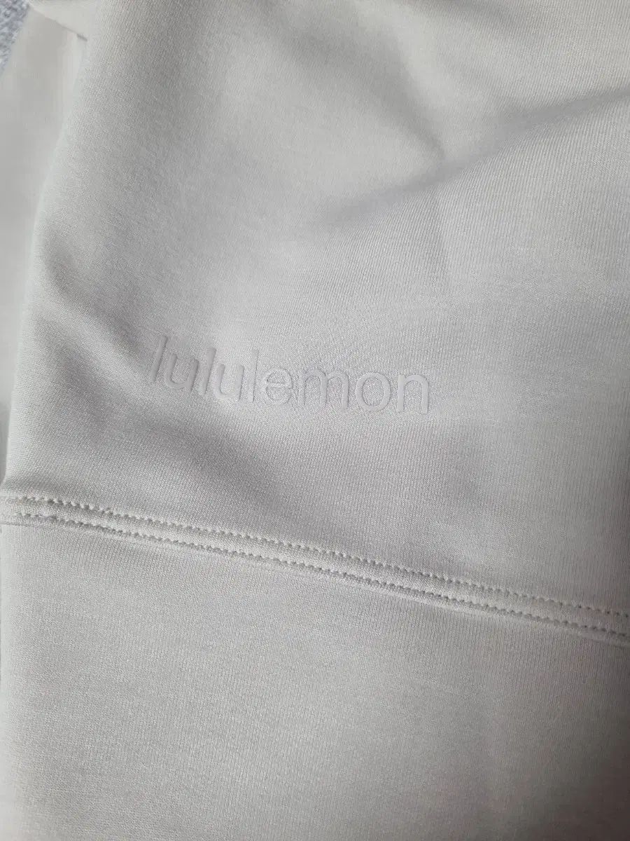 ● lululemon