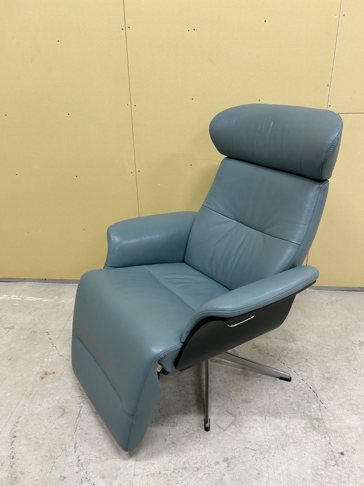 取付無料！カリモク家具 cu41 天然木ナチュラル肘掛け付き