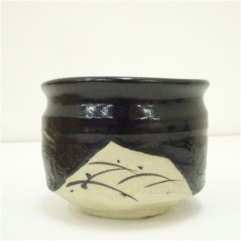 加藤釥造 黒織部茶碗 共箱 茶道 抹茶 おしゃれ 抹茶茶碗 抹茶碗 和食器 レトロ 茶器 骨董 茶わん 茶会 茶の湯 5月 11月 春秋 WWW_OLIVIERBERNSTEIN_COM