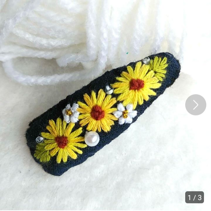 ひまわり刺繍5センチパッチンピン☆ネイビー - メルカリ