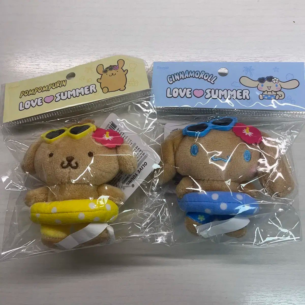 バッチ) オリーブヤング Sanrio(サンリオ) 日焼け ポムポム