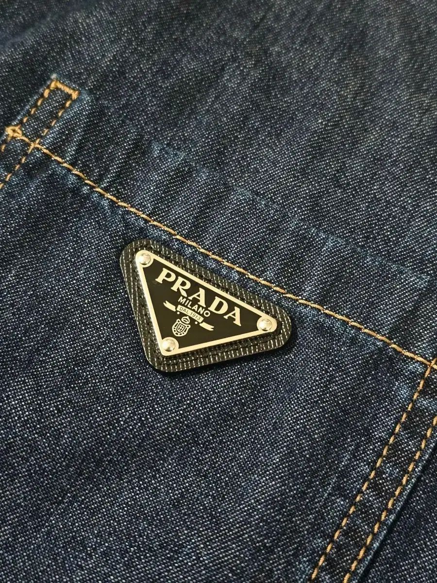 PRADA プラダ