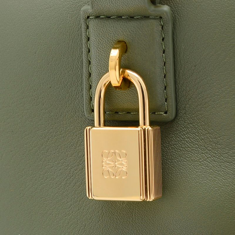 ロエベ アマソナ16 スクエア 2Wayバッグ ナパカーフ アボカド