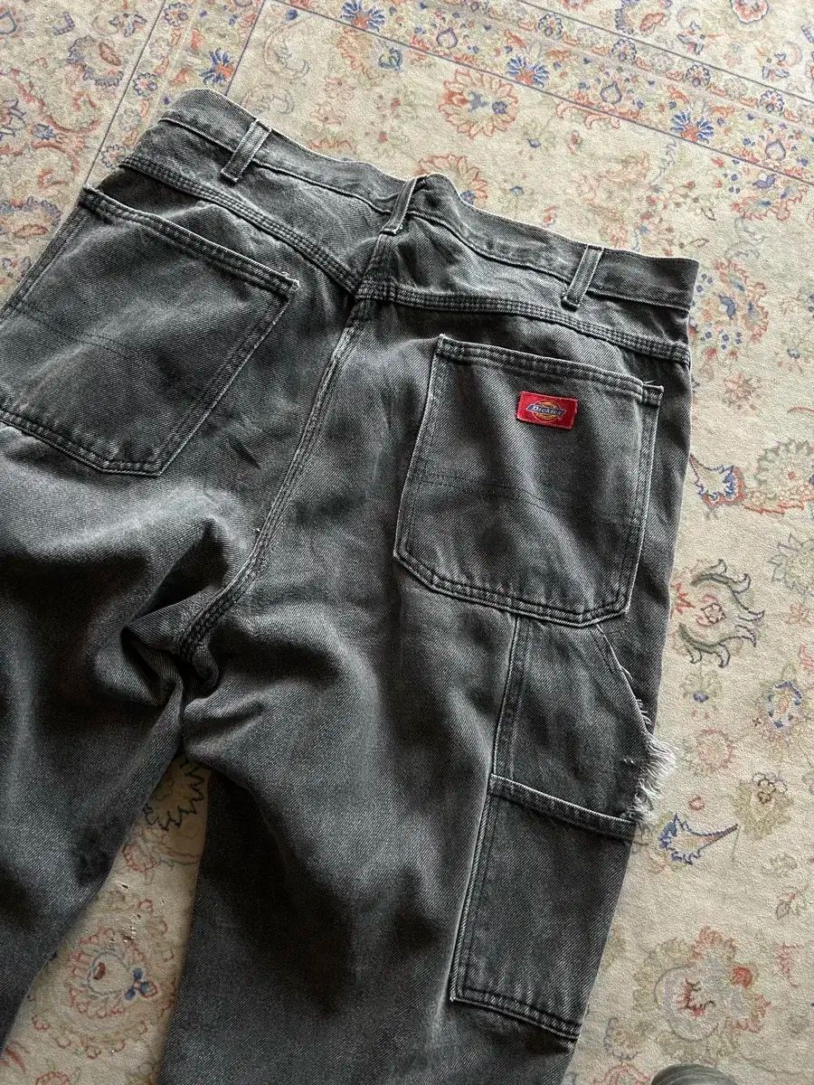 ブラックカーペンターパンツ