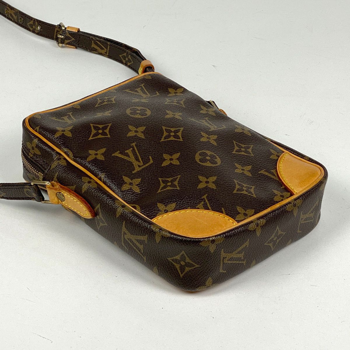 ルイヴィトン　モノグラム　旧ダヌーブ　ショルダーバッグ　斜め掛け　ブラウン 楽天市場】【中古】LOUIS VUITTON(ルイヴィトン) ダヌーブ