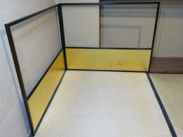 十月 特売品 堀内宗完宗匠 自画賛 曳舟の図 大綱宗彦和尚遺詠 千秋庵製 京間用二尺四寸両面使 腰本金地腰風炉先屏風 税込 シミ