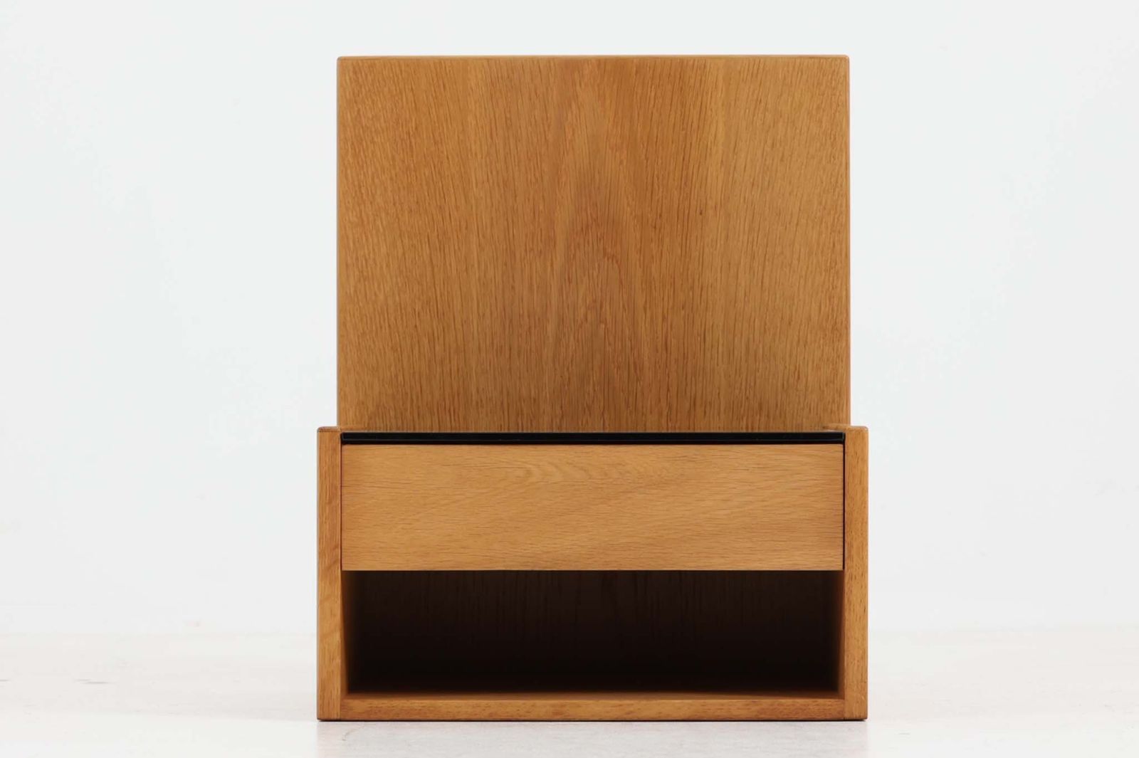 Hans J.Wegner（ハンス・J・ウェグナー） ベッドサイドテーブル オーク