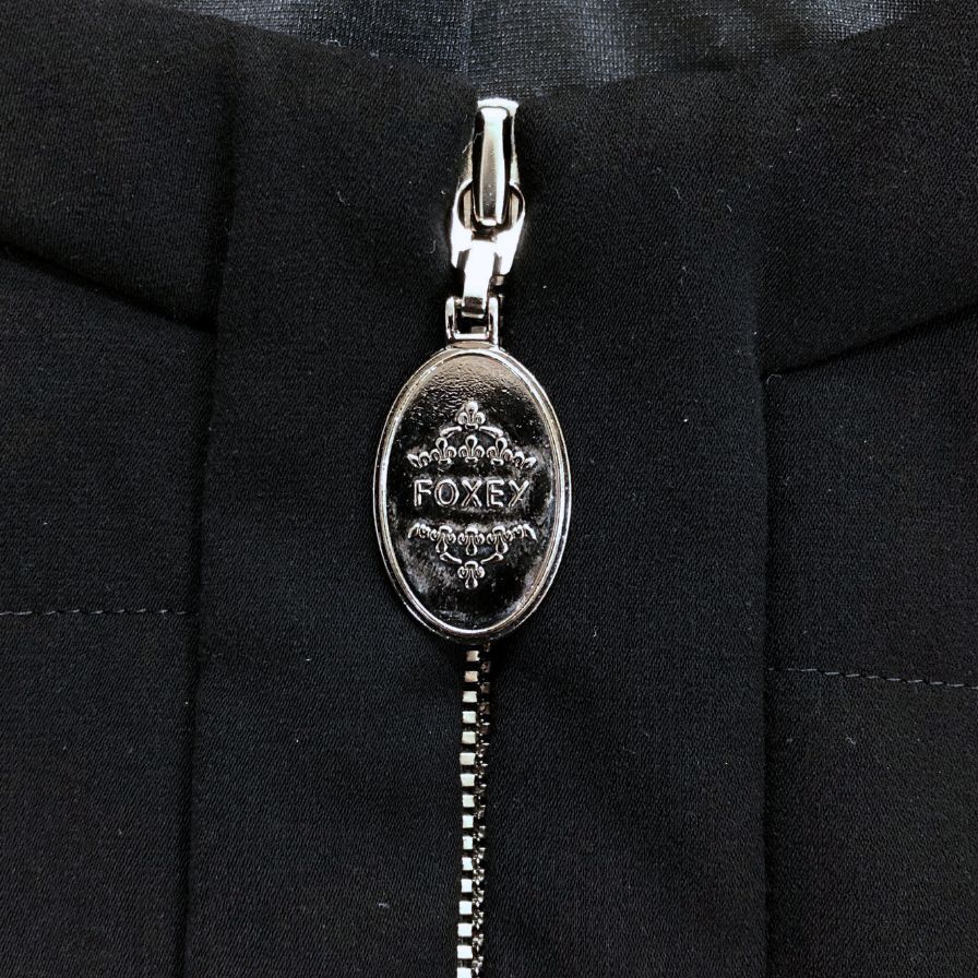 フォクシーニューヨーク ノーカラージャケット ジップアップ ブラック