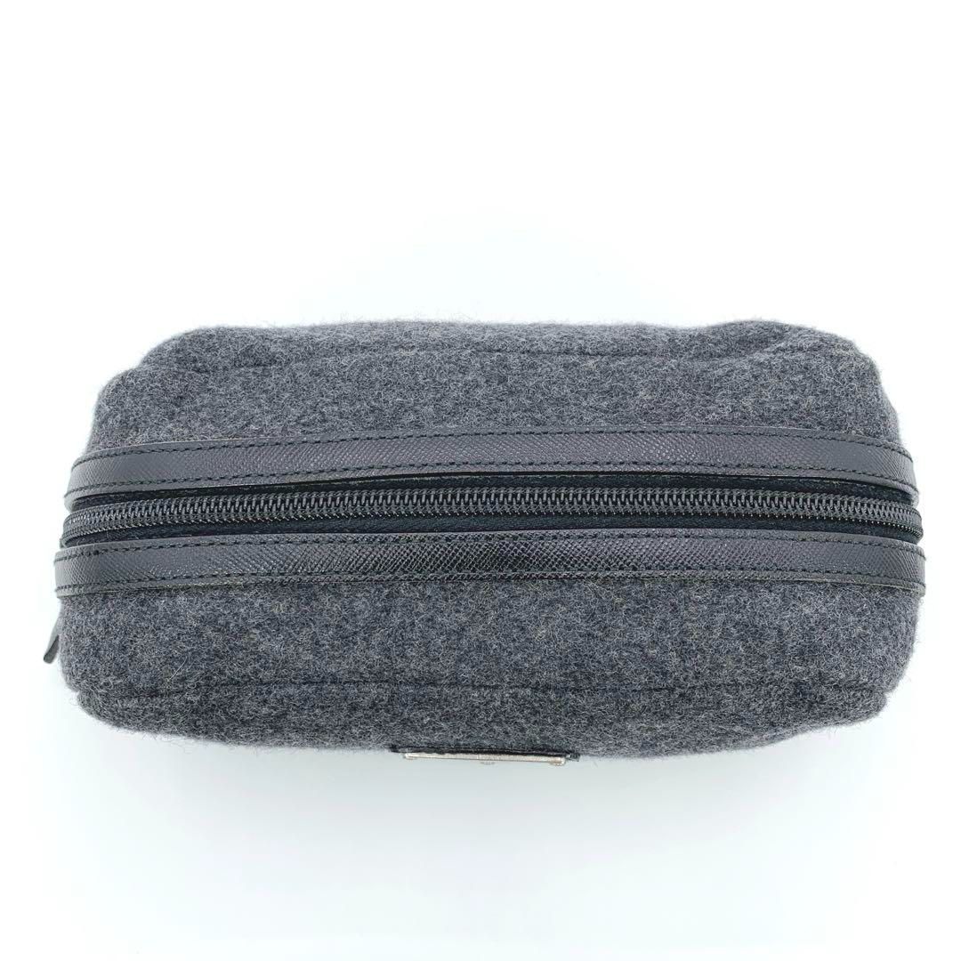 PRADA　プラダ　コスメポーチ　ウール　レザー　グレー　三角プレート PRADA プラダ コスメポーチ ウール レザー グレー 三角プレート