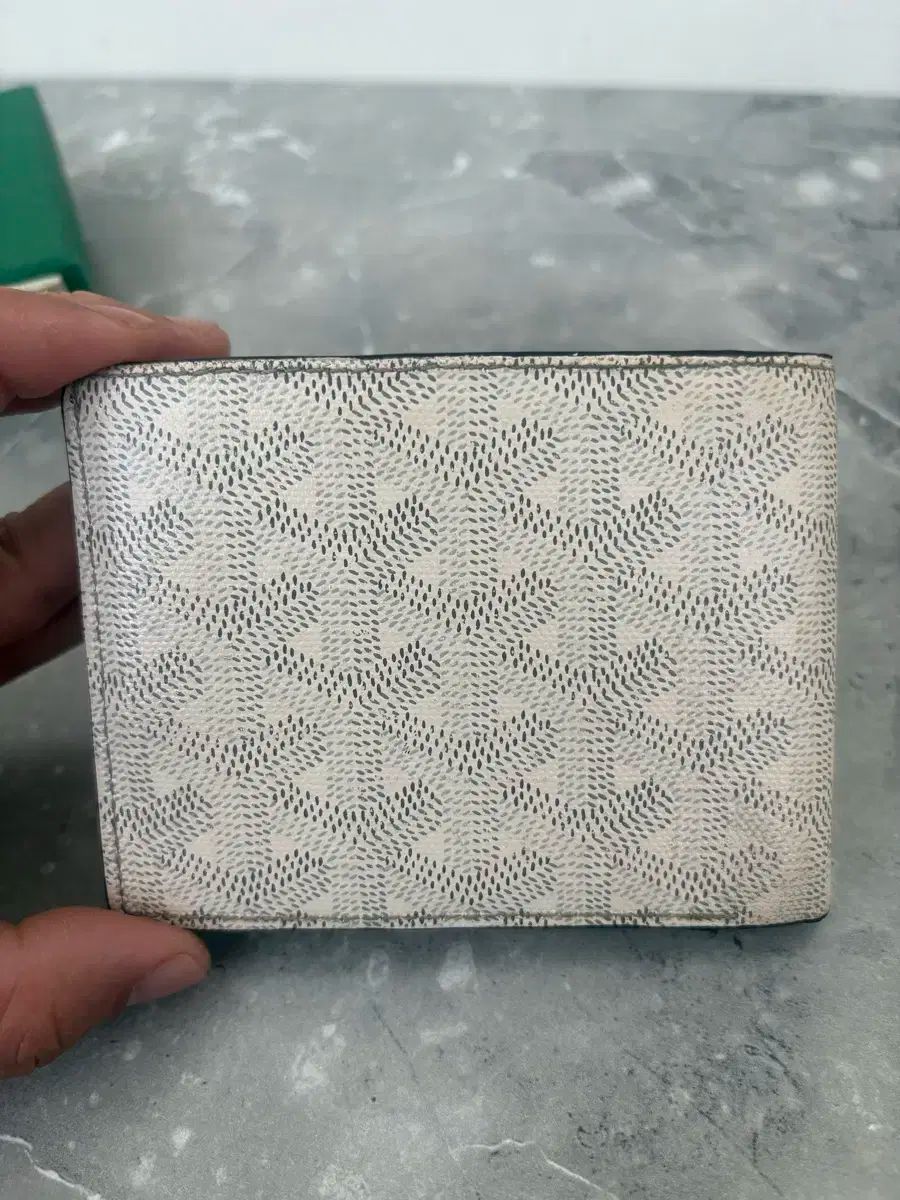 美品　GOYARD ゴヤール　ヴィクトワール　二つ折り財布　グレー 楽天市場】≪新品≫正規品 GOYARD ゴヤール 2025年限定 ヴィク