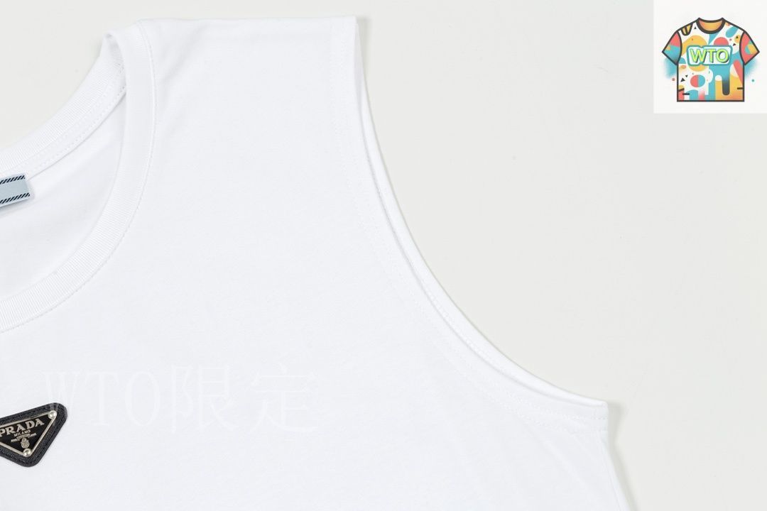 PRADA♥ベスト♡美品 今日特価】PRADA プラダ Metal Triangle Logo ベスト - メルカリ