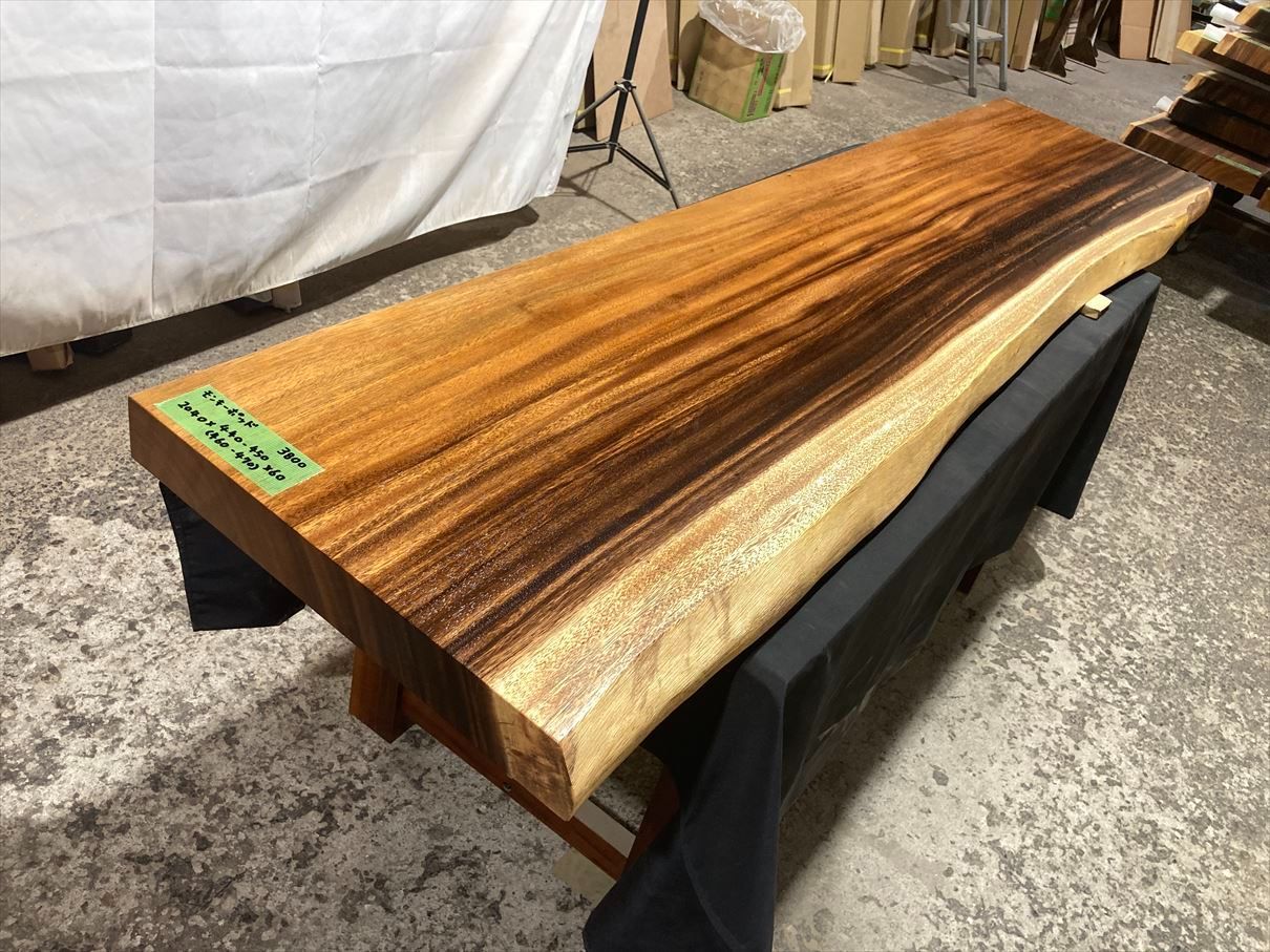 クス3888　楠　一枚板無垢材　1550x600‐700‐600x50mm ダイニングテーブル 　ローテーブル　センターテーブル　天板　樟　くすのき クス（楠）の一枚板 | 無垢材とは | 一枚板比較
