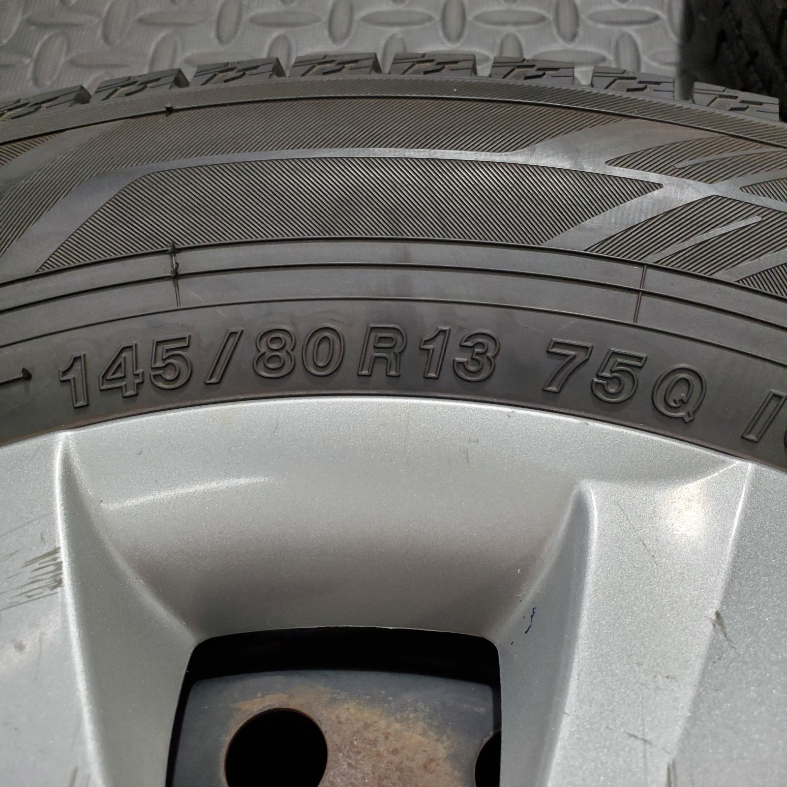 スタッドレスタイヤ