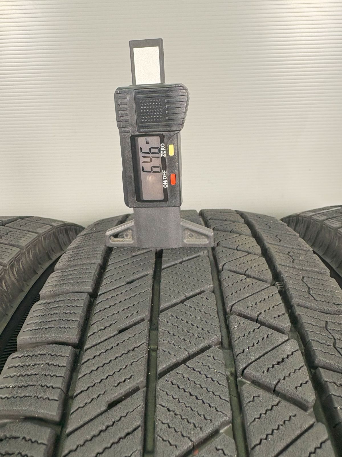 冬タイヤ スタッドレス