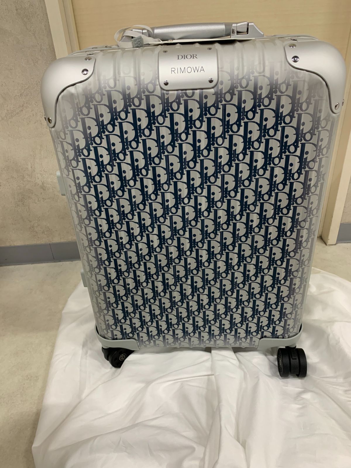 限定コラボ！すぐ届く！DIOR×RIMOWA キャリーオン ラゲッジ