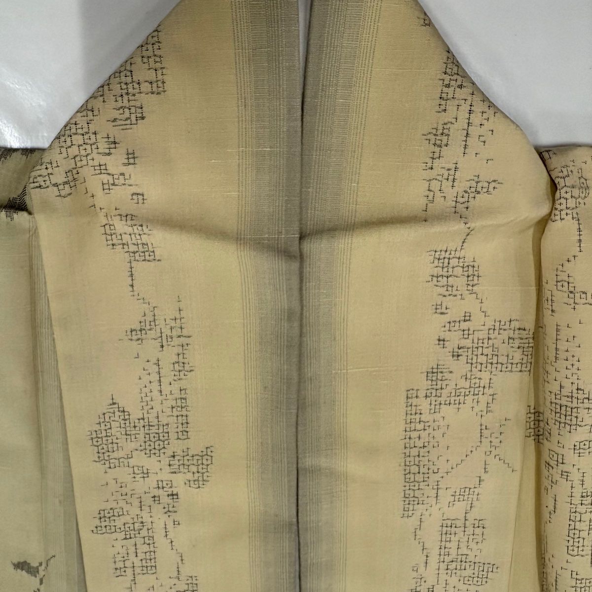 紬身丈160裄丈64cm M 薄物夏紬縞絣薄茶色 正絹 秀品【中古】 紬 身丈160.5cm 裄丈63cm S 袷 流水 花 濃紺 正絹 秀品｜中古