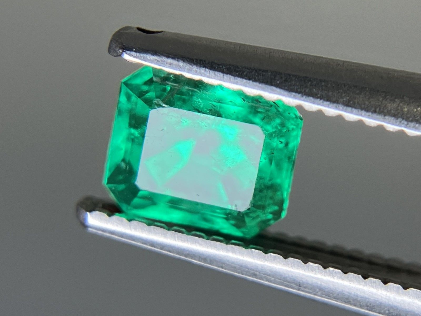 天然エメラルド0.75ct ブラジル産エメラルド 3.3mm/0.119ctルース