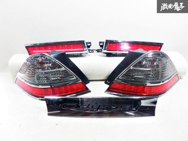 (I)ホンダ オデッセイ RB1 社外LEDテールランプ ユーロテール 左右セット 点灯動作確認済み 中古品 オデッセイ RB1 RB2 後期 アブソルート対応 純正風 レッド＆クリア