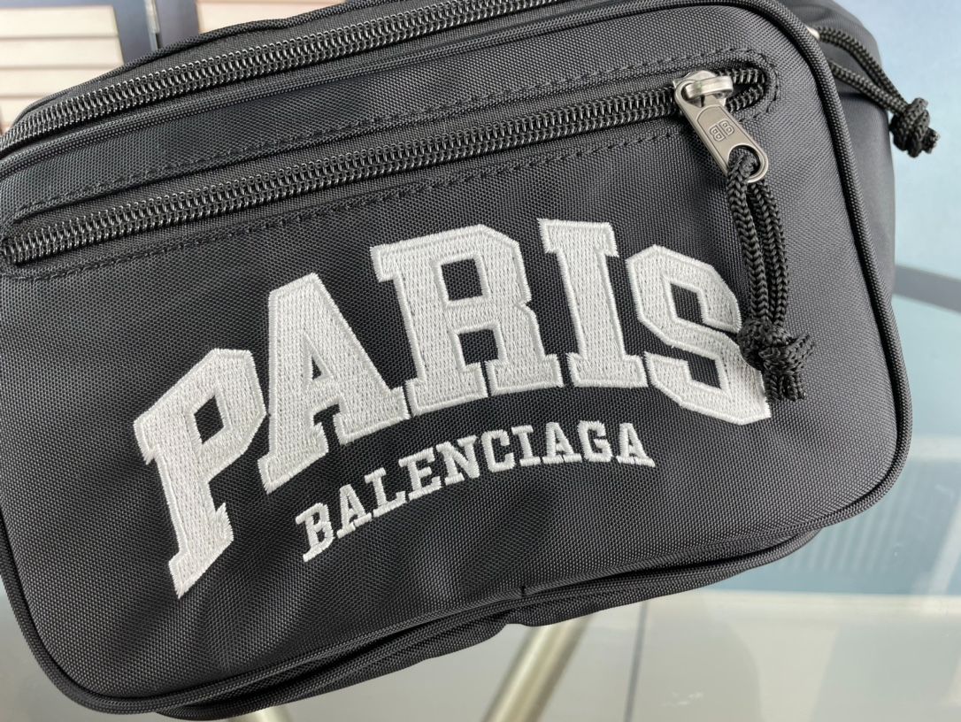 BALENCIAGA  バレンシアガ  ボディバッグ PARIS ウエストポーチ