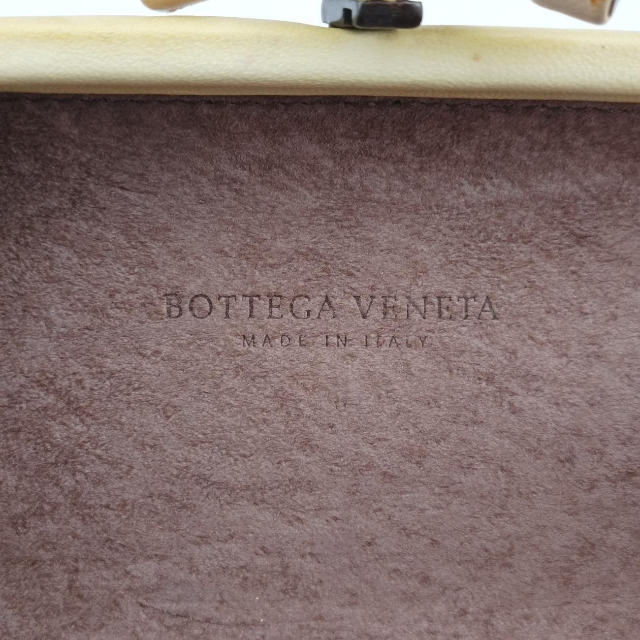 ボッテガヴェネタBottega Veneta刺繍ノットクラッチイエロー×ホワイトレザー