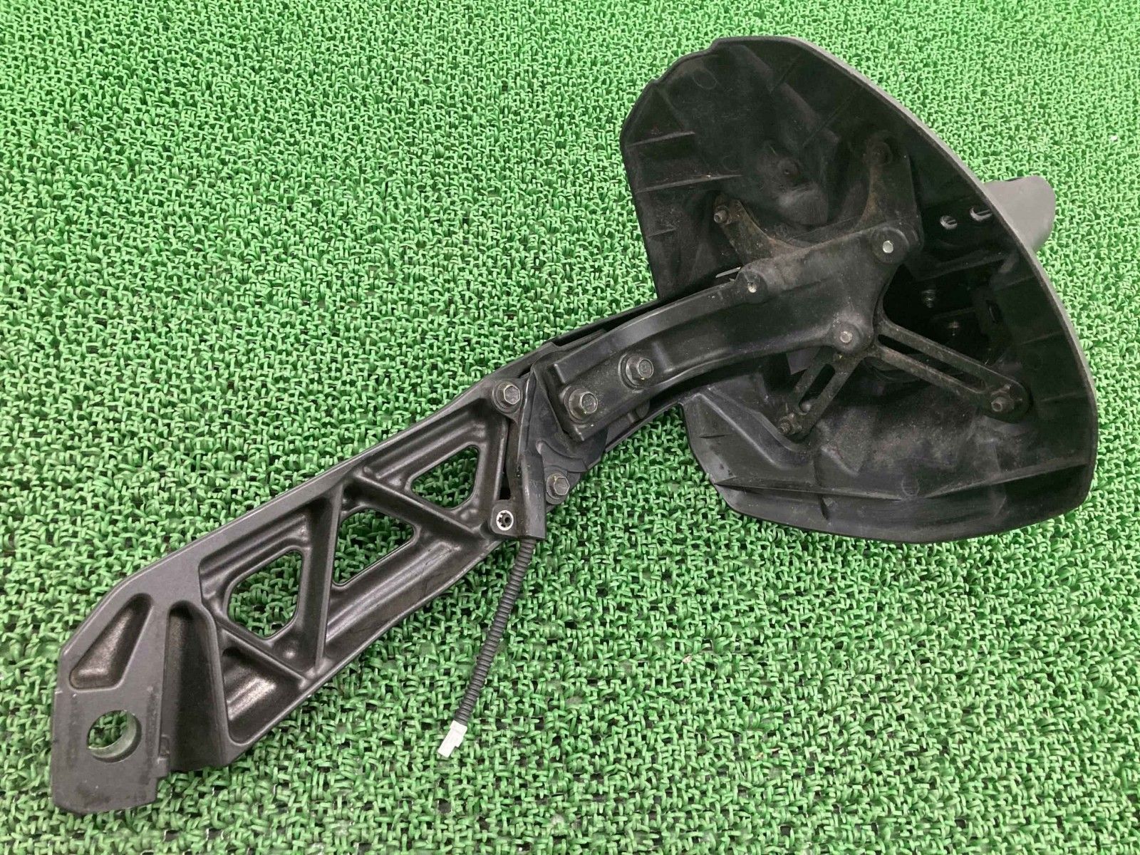 MT-09 リアフェンダー BS2 ヤマハ 純正 中古 バイク 部品 RN34J