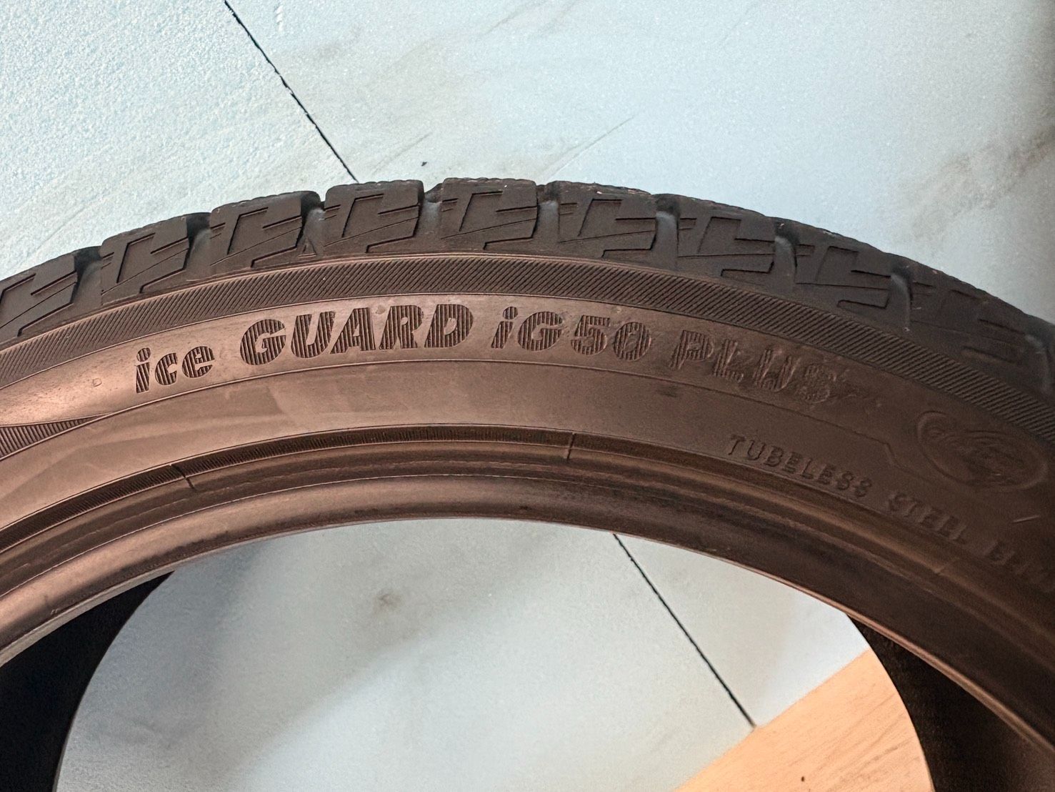 215 60 R17 iG50PULUS スタッドレス YOKOHAMA iceGUARD iG50PULUS 17インチ ４本セット R17No1