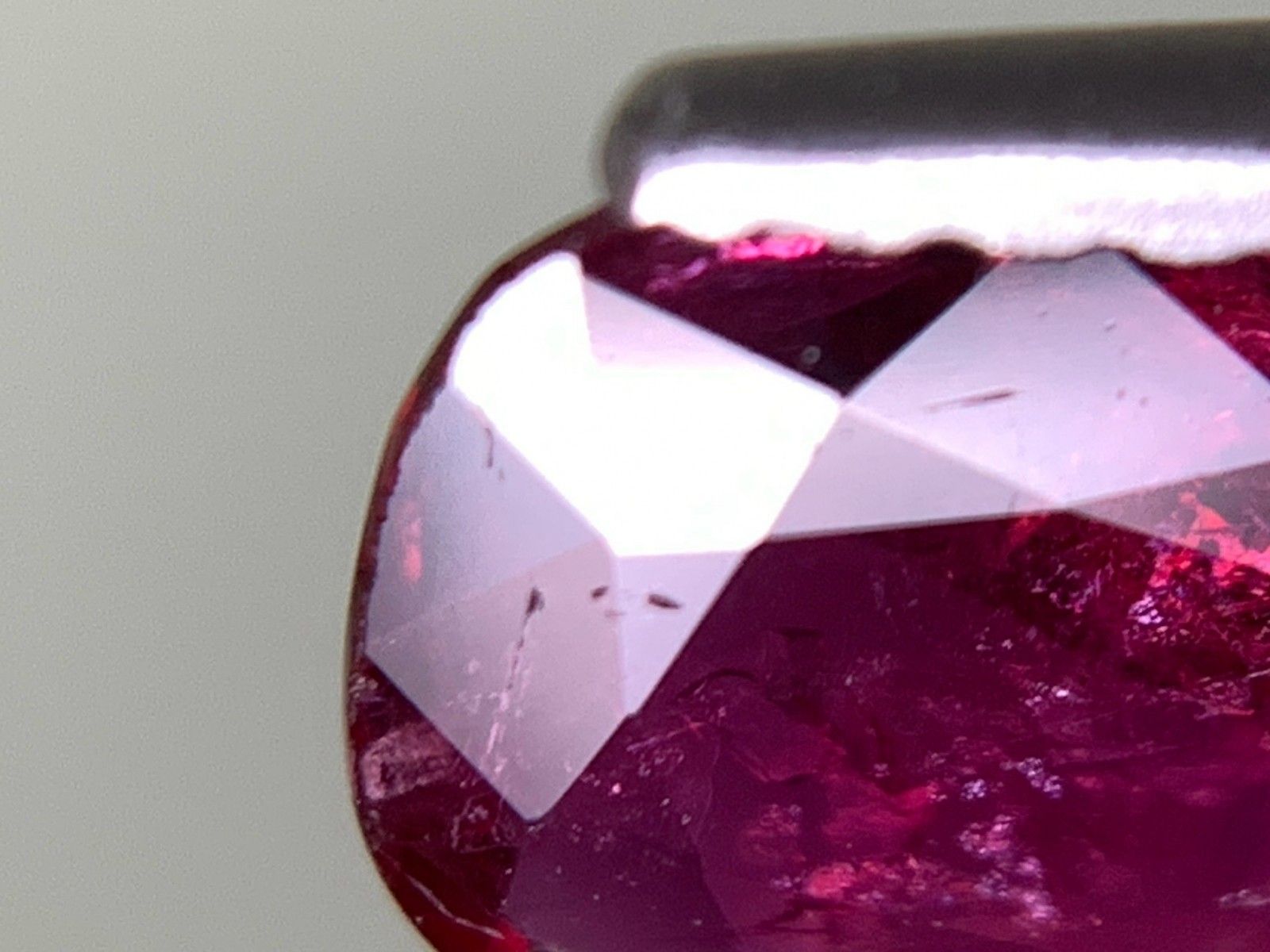 天然ルビー　ルース ルビー 天然 1.217ct 中央宝石ソーティング付き 7.58×6.16×2.59 天然