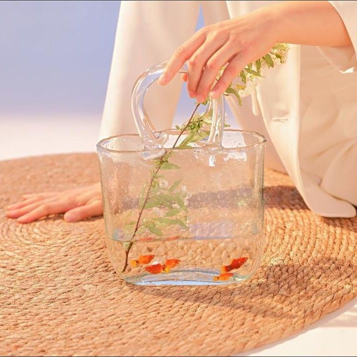 花瓶 ガラスのカバン 北欧 おしゃれ 金魚鉢にもなる フラワーアレンジメント クリアガラス フラワーベース 観葉植物 花器最新 - メルカリ