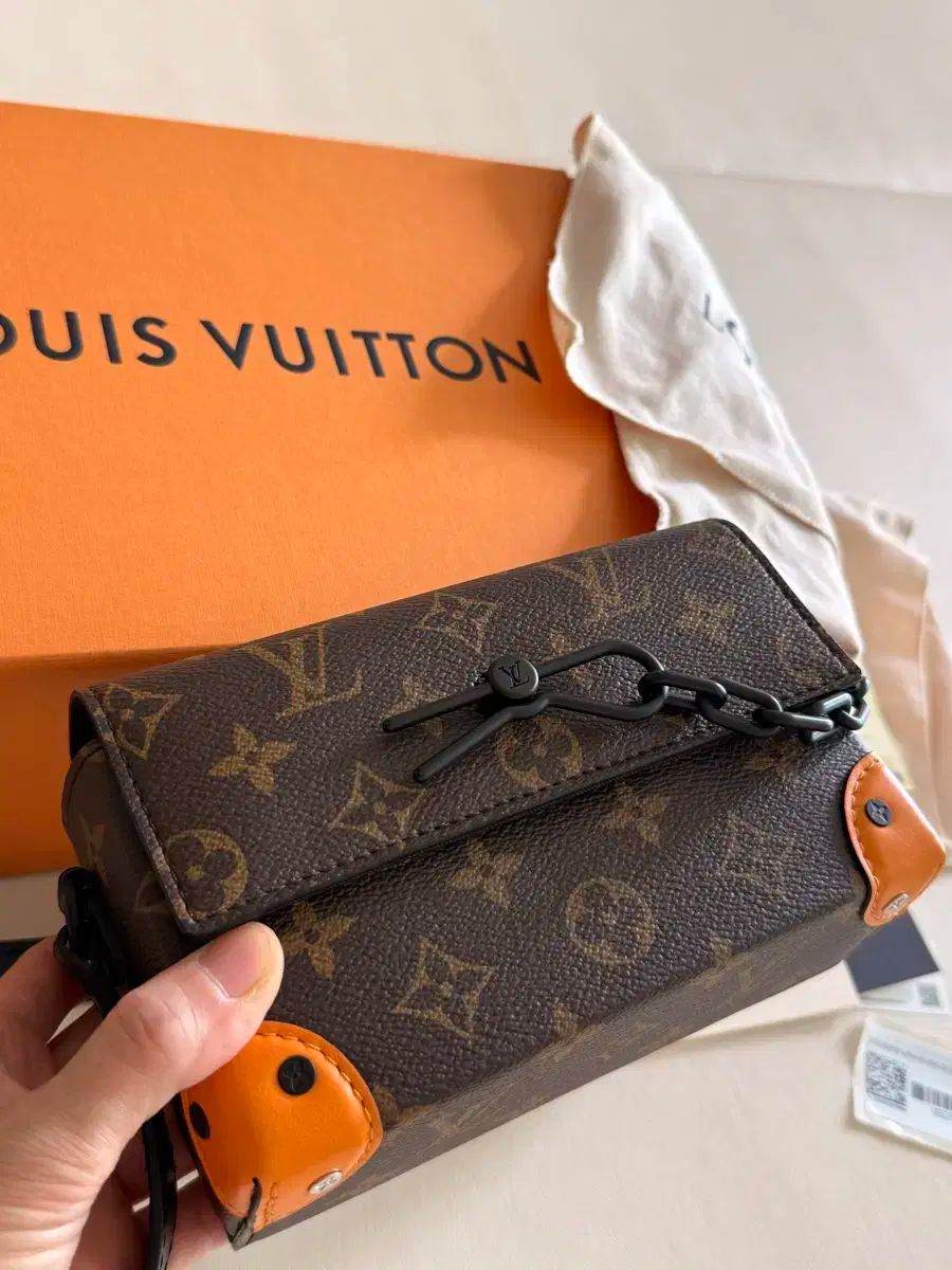 Louis Vuitton ルイヴィトン 蒸し器 ウェアラブル ウォレット クロスバッグ