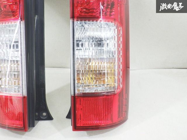 【純正】スズキ　エブリィDA64W テールランプ左右セット エブリィエブリィバン DA64V DA17V LED テール ランプ 左右