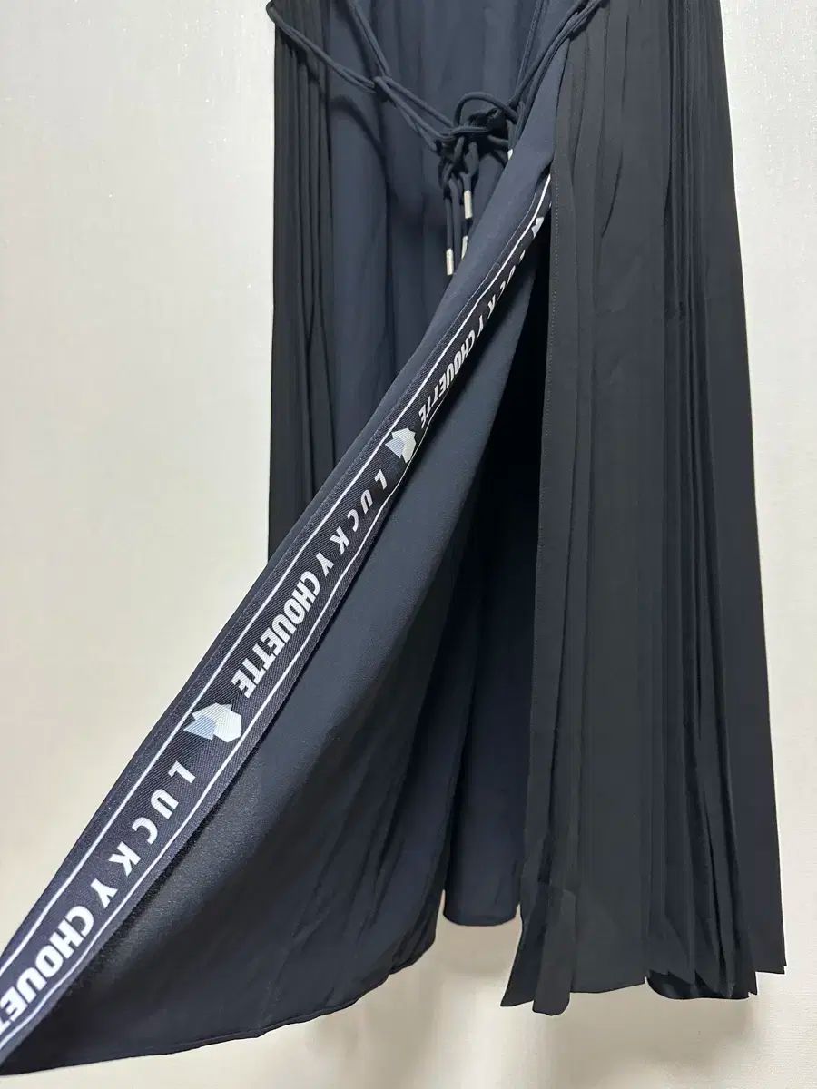 ラッキーシュエトゥ プリーツ