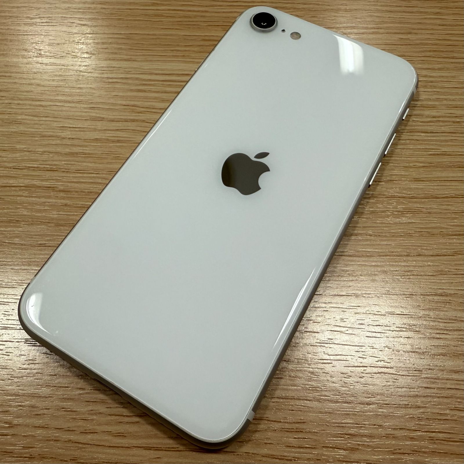 【ランクA】iPhoneSE2 64GB ホワイトau SIMロック解除済