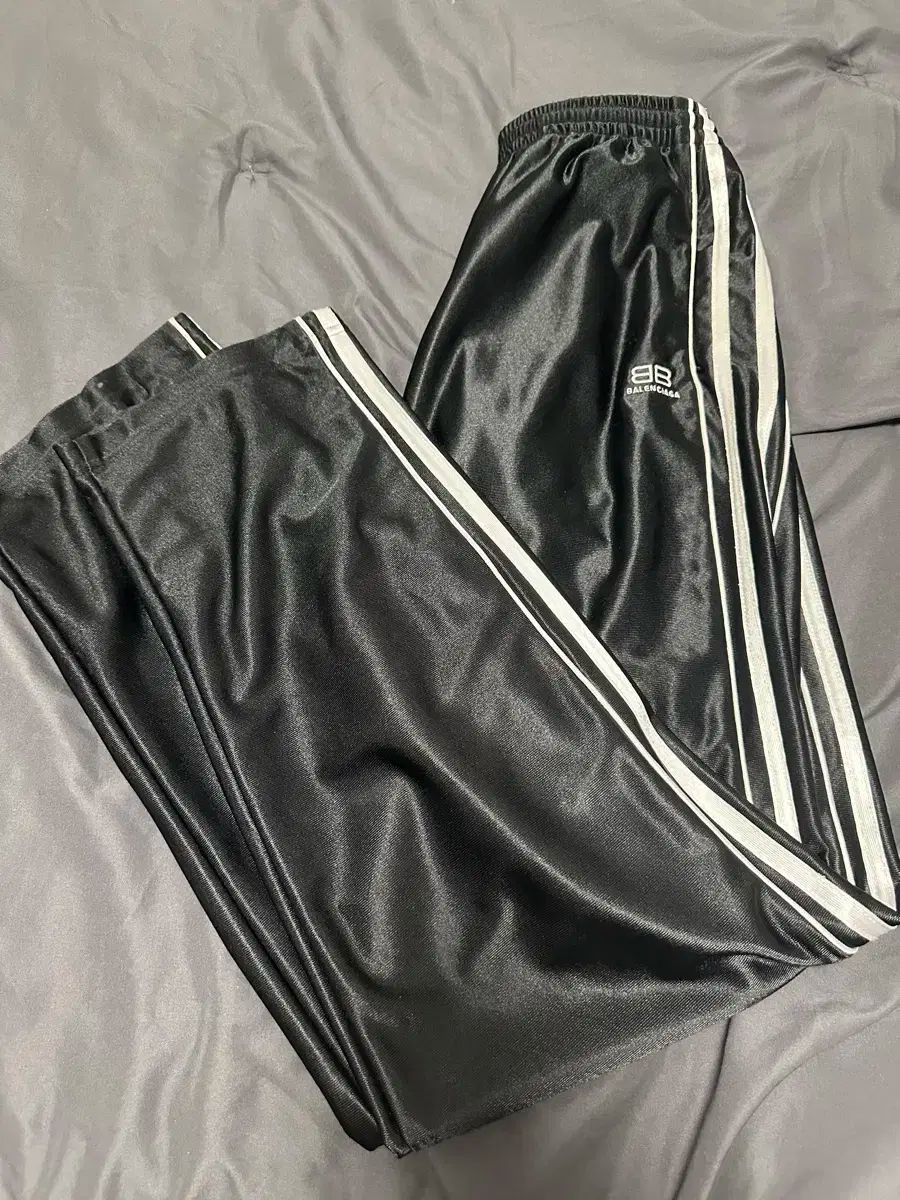 バレンシアガ ワイド トラックパンツ 千鳥格子 Sサイズ ブラック バレンシアガ ワイド トラックパンツ 千鳥格子 Sサイズ ブラック