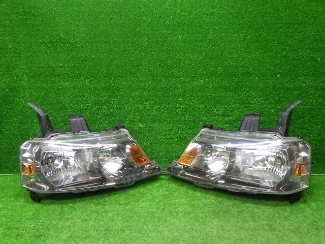 ホンダ　ステップワゴン RG3 純正ヘッドライト左右セットバラスト付き　中古品 ホンダ ステップワゴン RG3 純正ヘッドライト左右セットバラスト