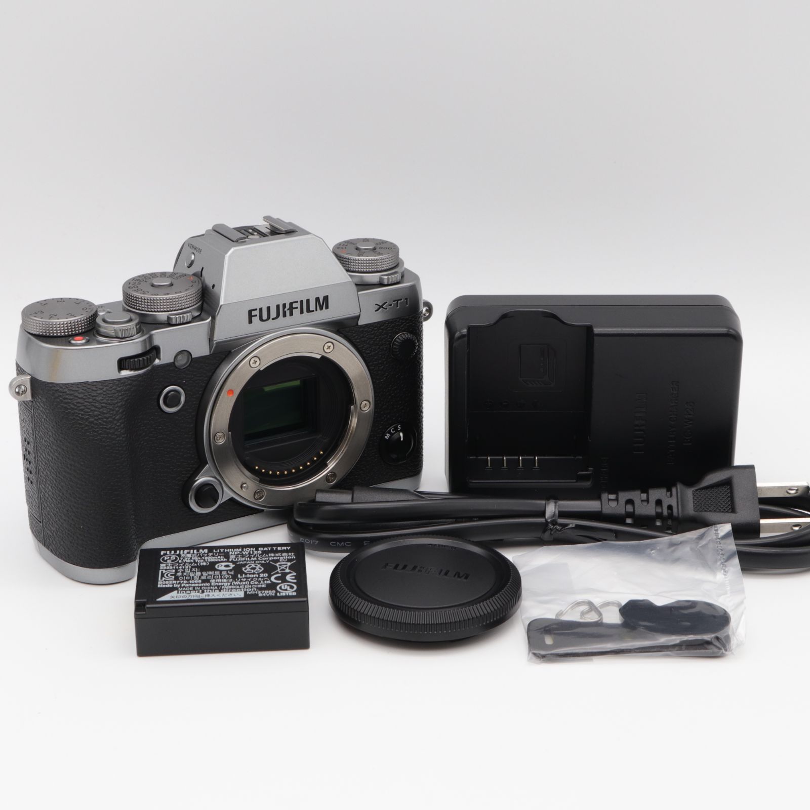新品級】FUJIFILM ミラーレス一眼 X-T1 ボディ グラファイトシルバー 