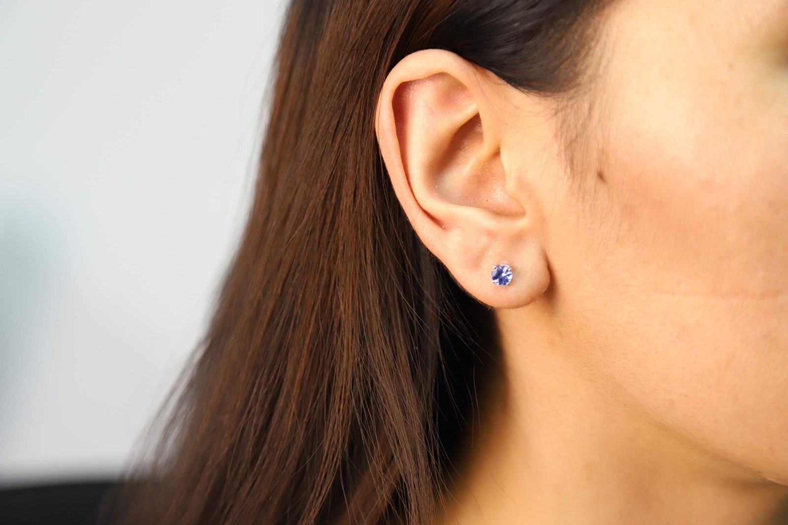 女性用ダイヤモンド付き 本物のタンザナイトスタッドイヤ