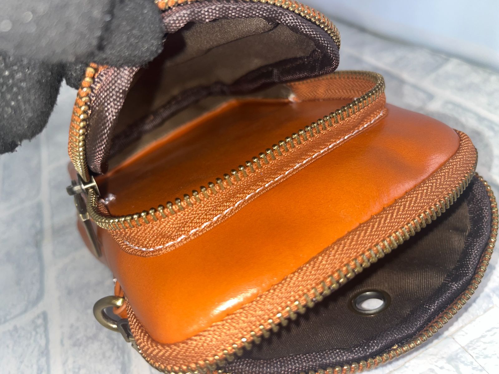 Rebecca ショルダーポシェット Wファスナー型 牛本革 トップグレードレザー ツヤありスムース レザー レディース メンズ LR-9241ブラウン 牛革 本革 レザー ポシェット ショルダーバッグ スマホポシェット ユニセックス 男女兼用 DECORATOM_COM_BR