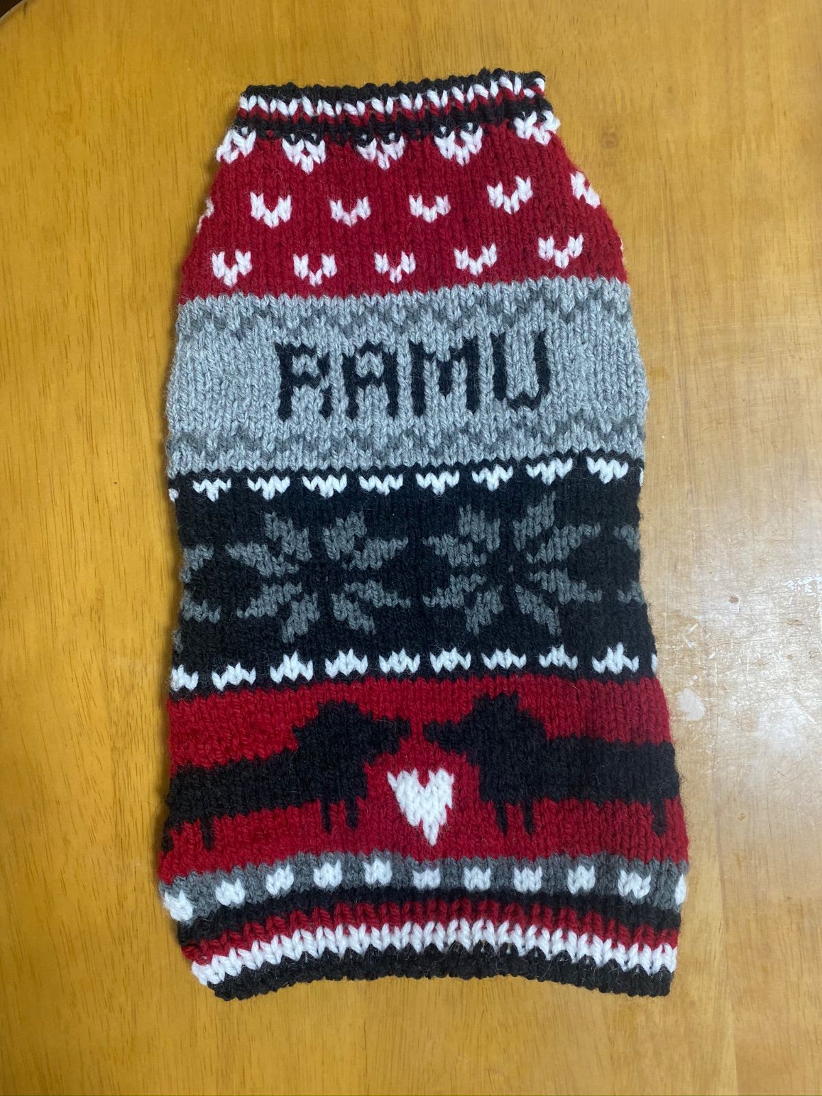 ハンドメイド♡手編み犬用セーター ダックスカウチン＆名入れ - メルカリ