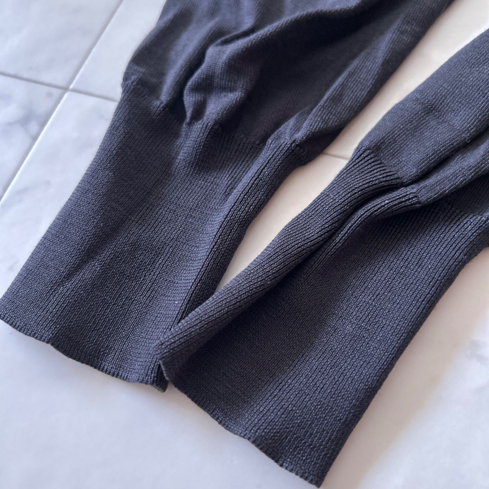 美品 Cruciani クルチアーニ Vネックニット チャコールグレー 40