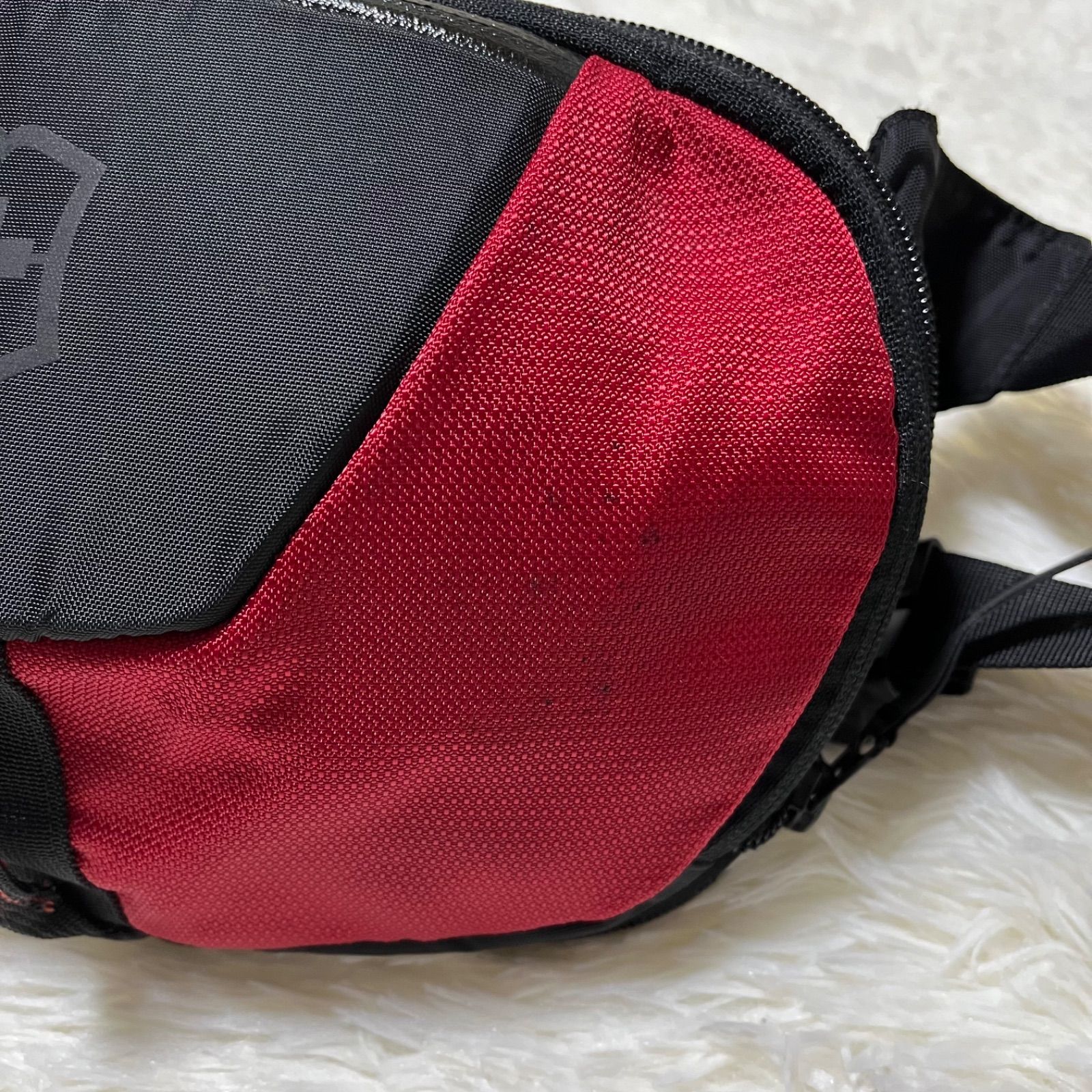 VICTORINOX クロス＆シールド エンブレム ボディ バッグ