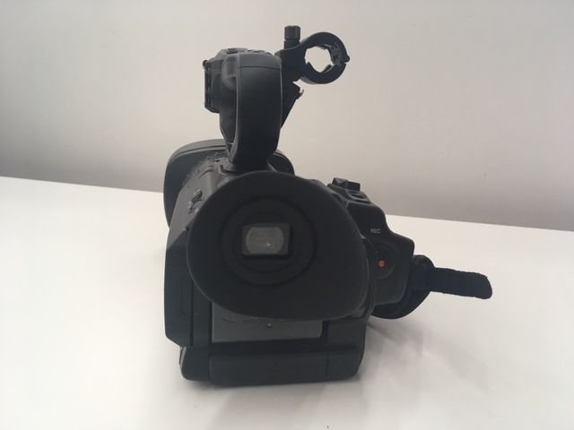 4Kメモリーカードカメラレコーダー 業務用ビデオカメラ