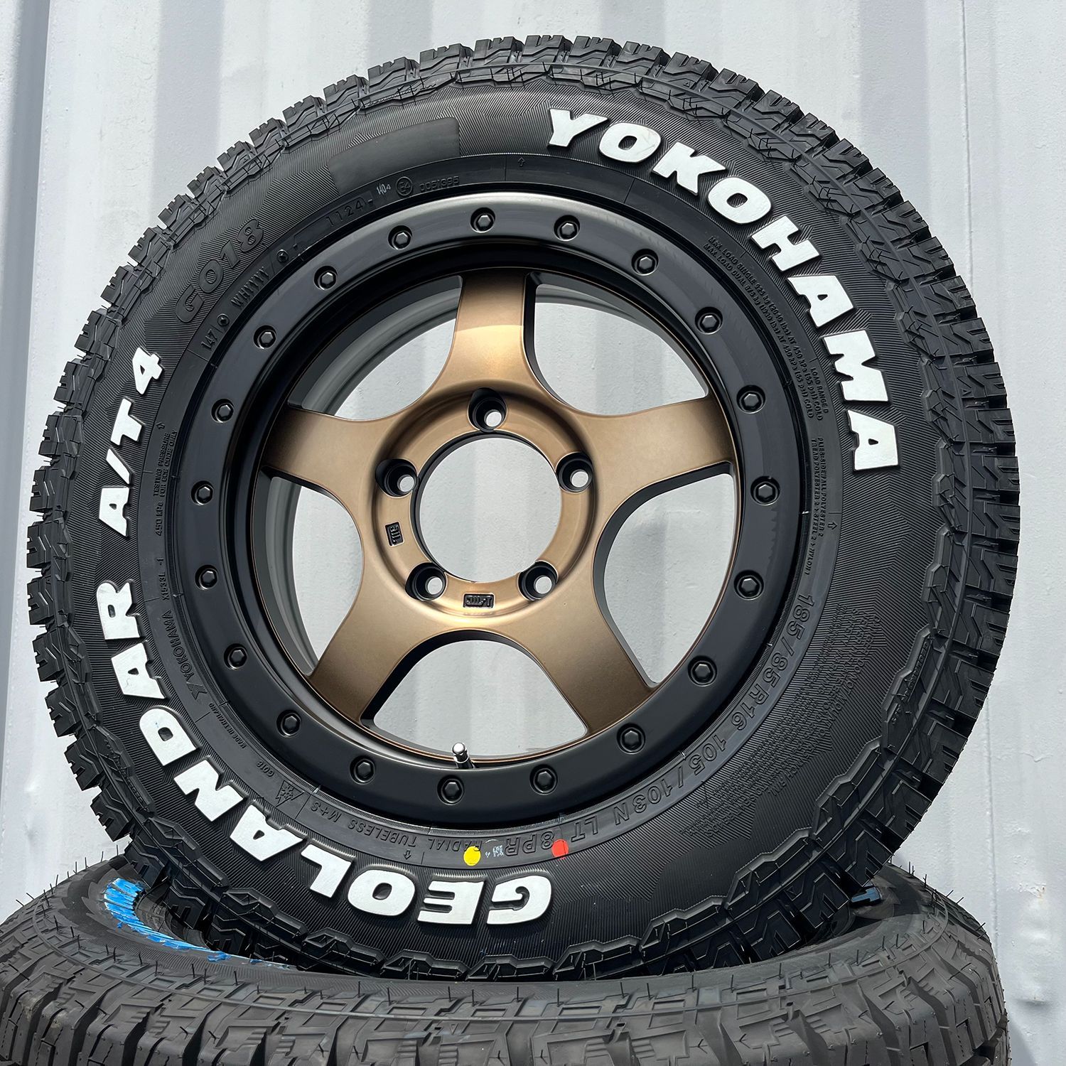 【ジムニータイヤホイール】JA11 JB23 JB64 16インチ 夏タイヤ ホイールセット BDX05 ヨコハマ YOKOHAMA ジオランダー AT4 185/85R16 ホワイトレター