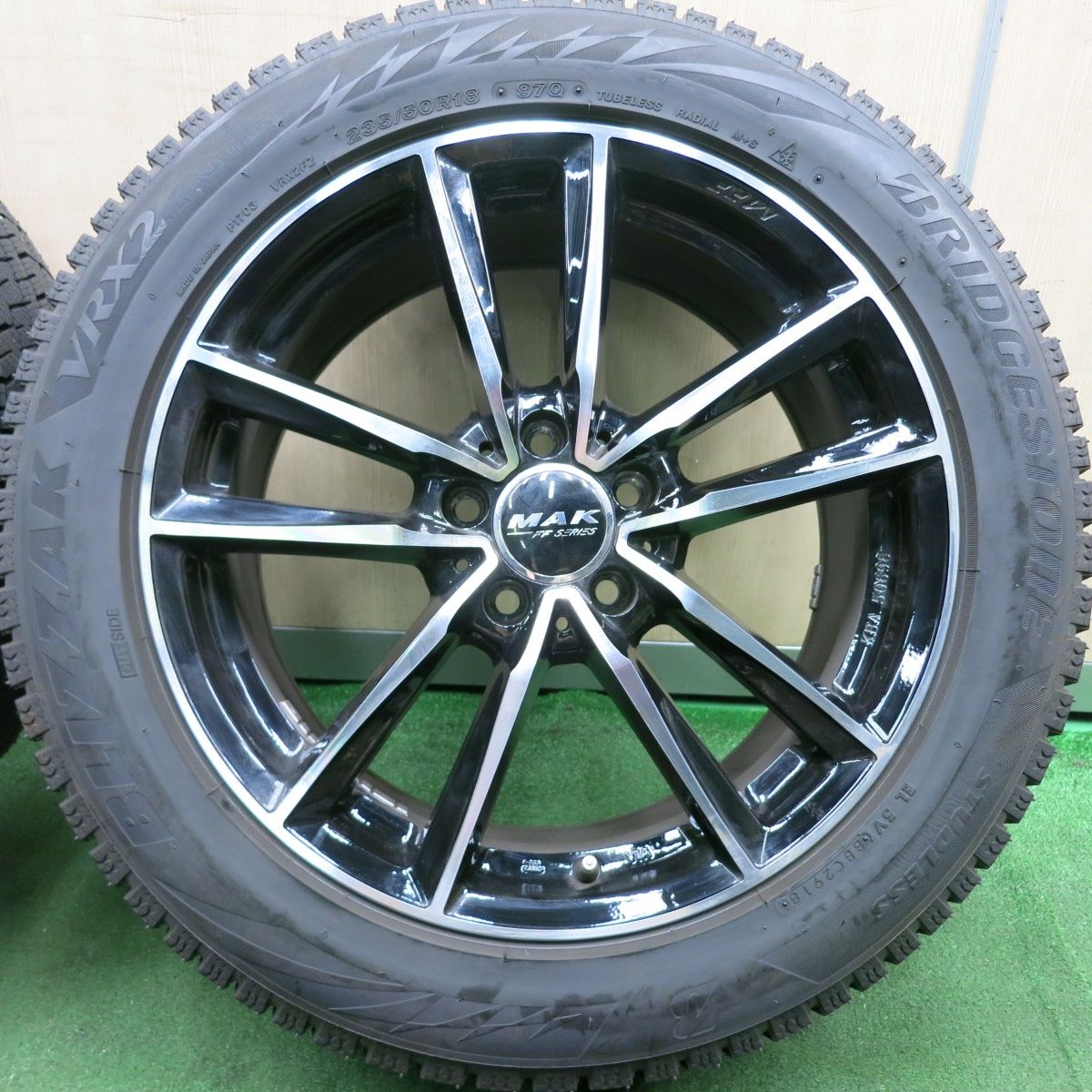 送料無料* バリ溝！ほぼ10分☆ベンツ 等 MAK FF SERIES MFF 235/50R18 