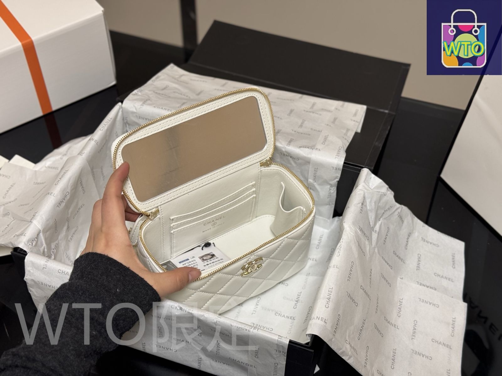 CHANEL 小型化粧箱 極美品 CHANEL シャネル マトラッセ ミニショッピングバッグ