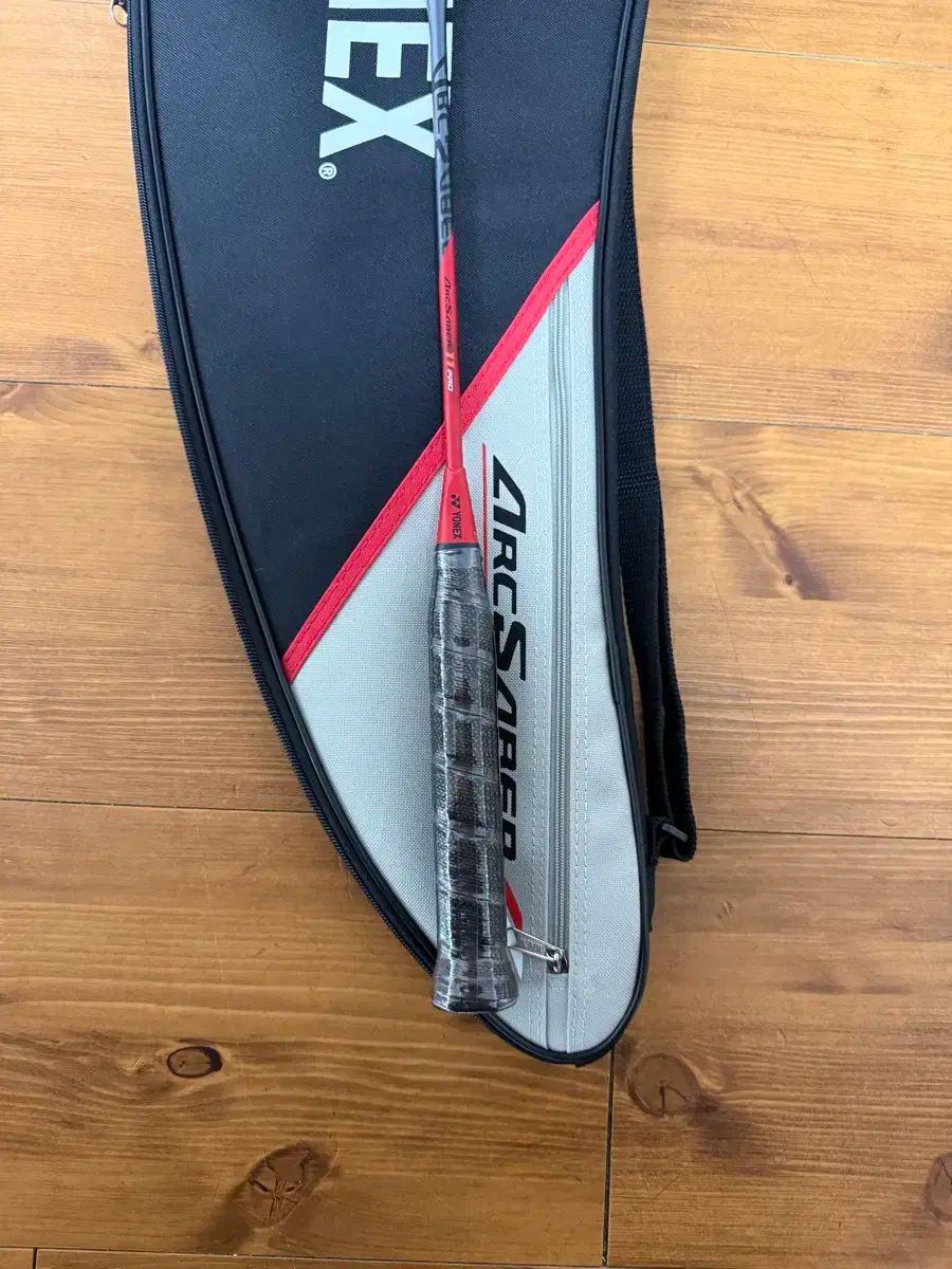 YONEX