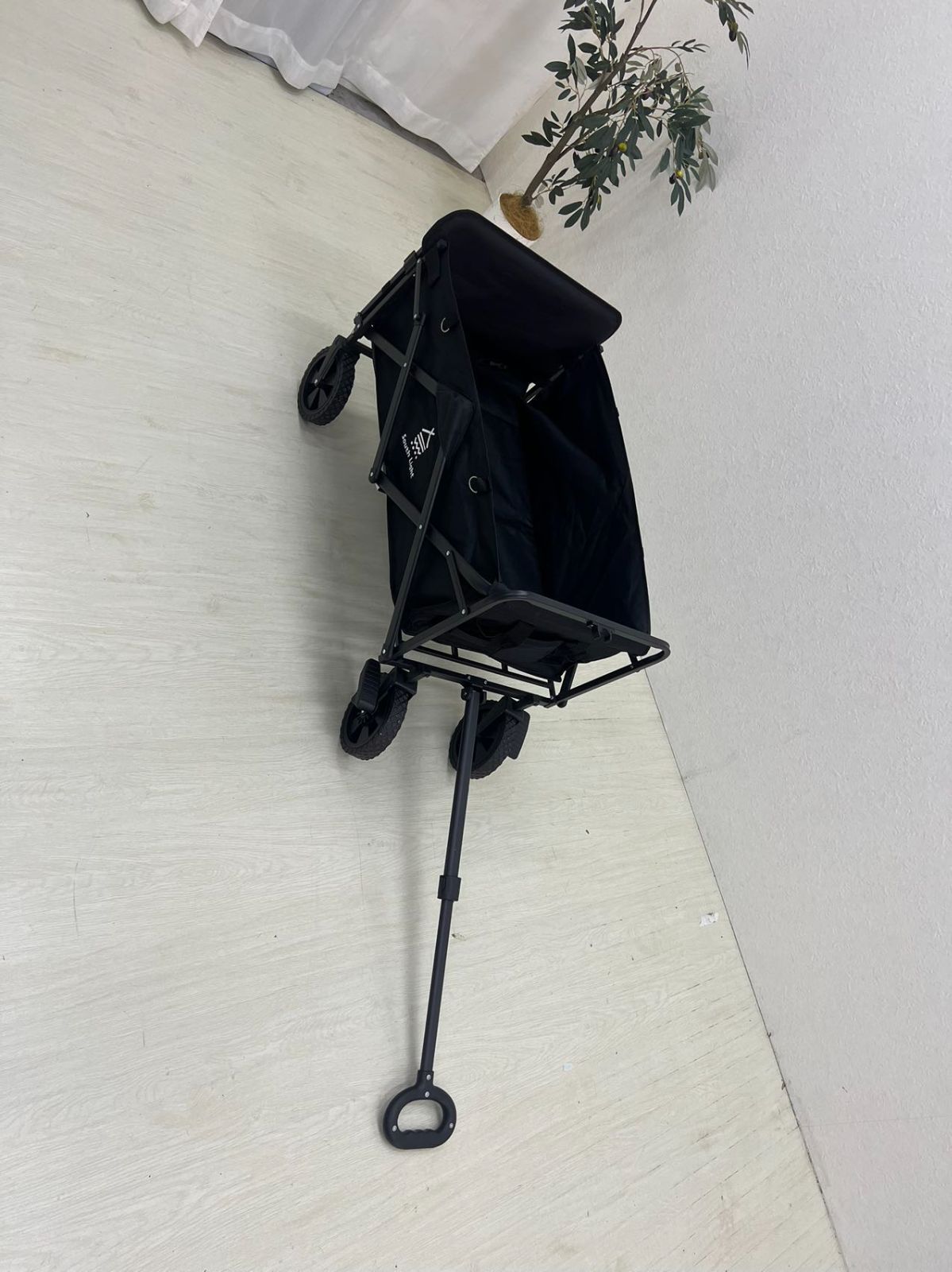 ブラック