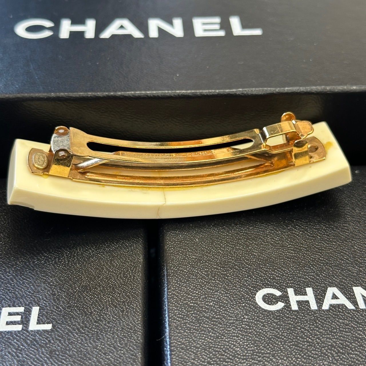 936 CHANEL シャネル バレッタ ココマーク カメリア 03P - メルカリ