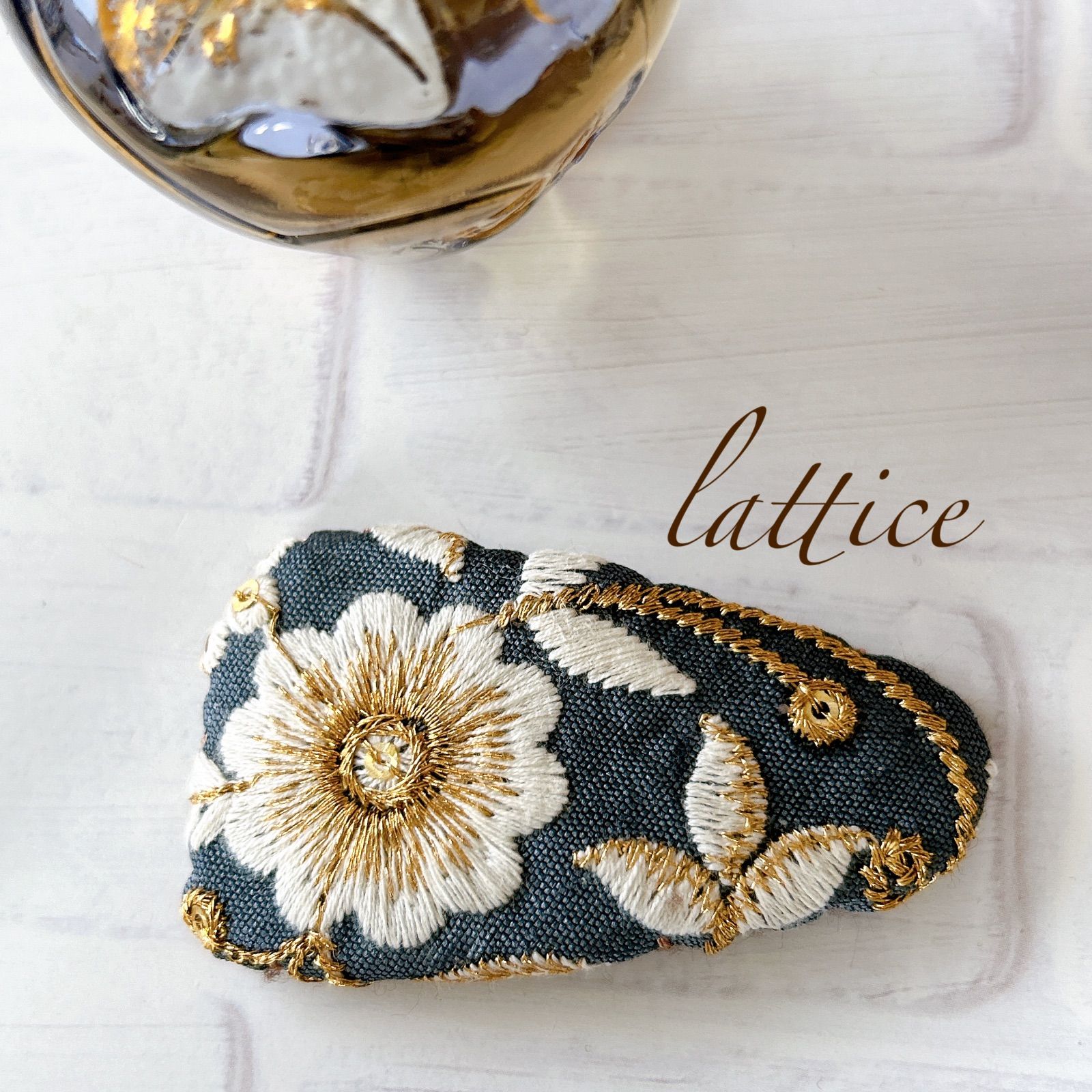 インド刺繍リボンのパッチンピン インド刺繍リボンをそのまま使った大人可愛いスクエアパッチン