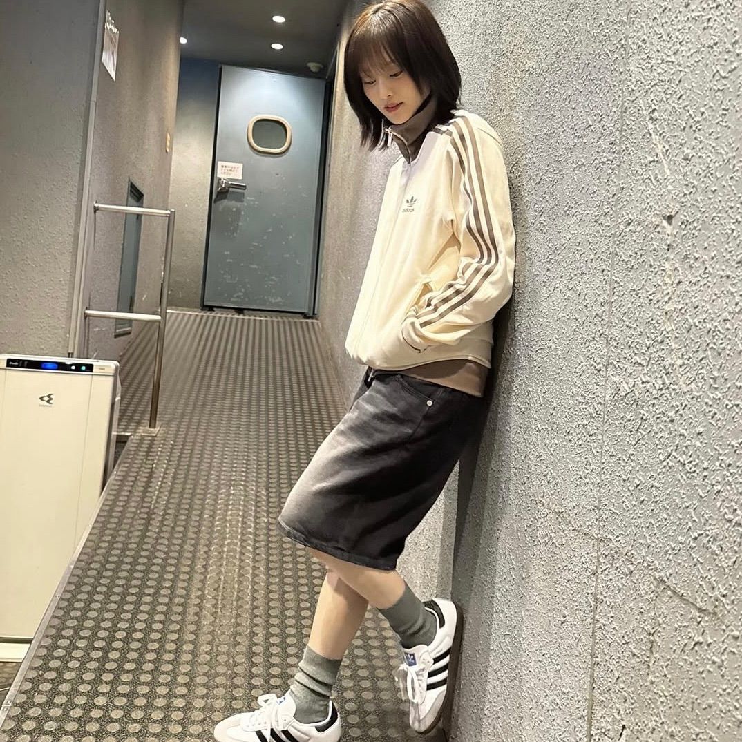 新品L⭐️adidasトラックジャケット 刺繍トレファイル ベージュ×ブラウン 新品L⭐️adidasトラックジャケット 刺繍トレファイル ベージュ